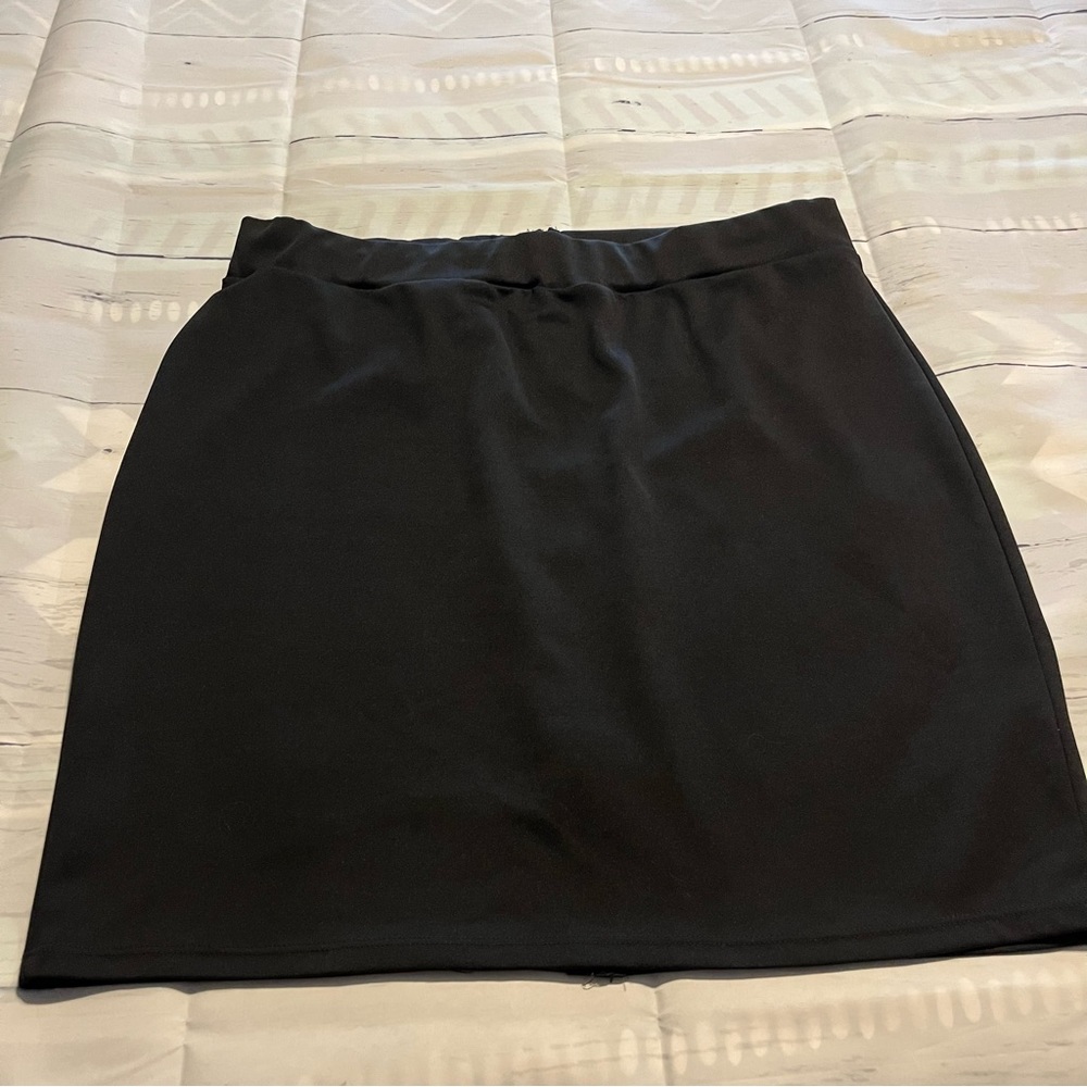 Black DGNY Skirt with Silver Zipper Along The Back, Size 3X